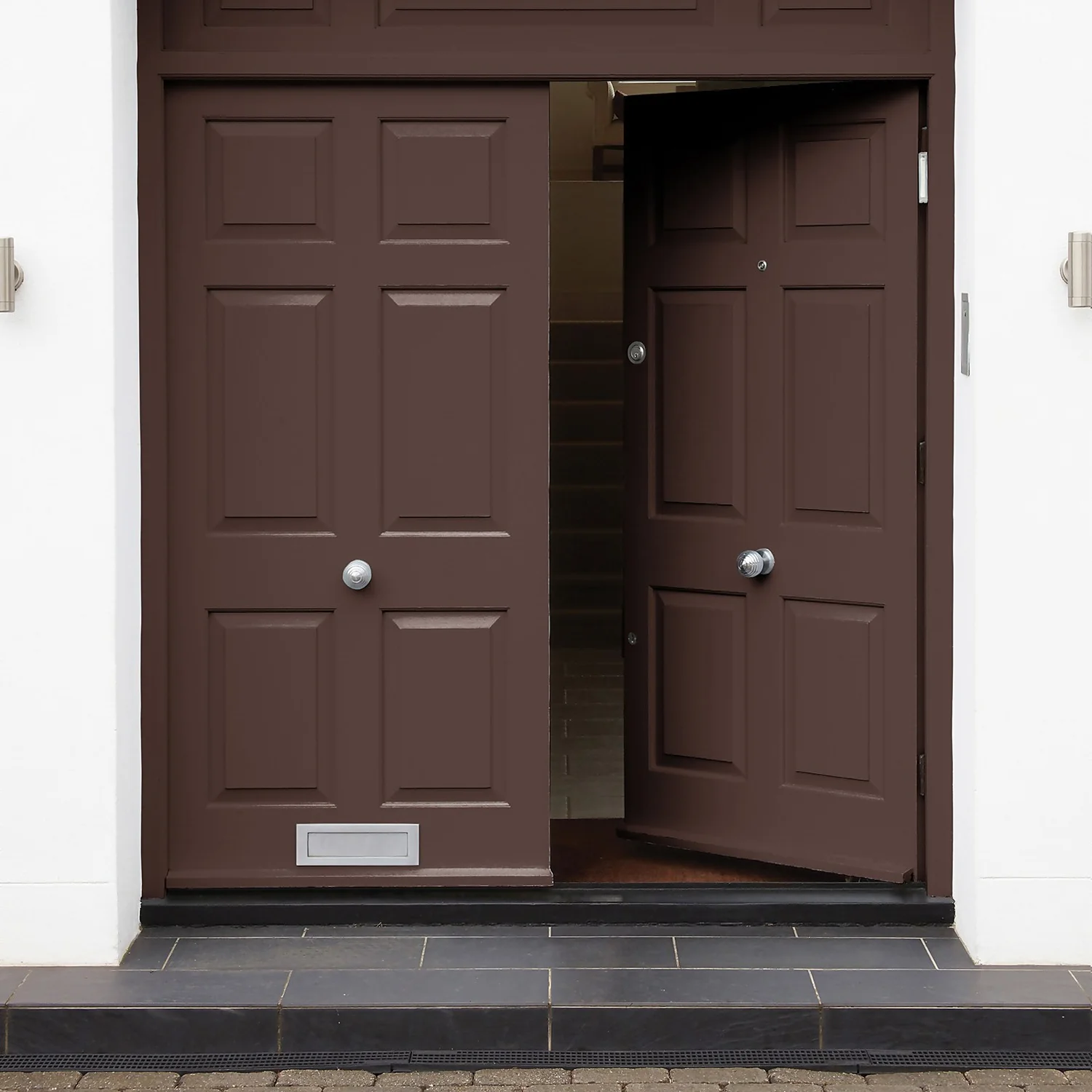 Sandtex® Exterior 10 Year Gloss Paint Chestnut Brown - 2.5L 2 Sandtex® Exterior 10 Year Gloss Paint Chestnut Brown - 2.5L - Image 2