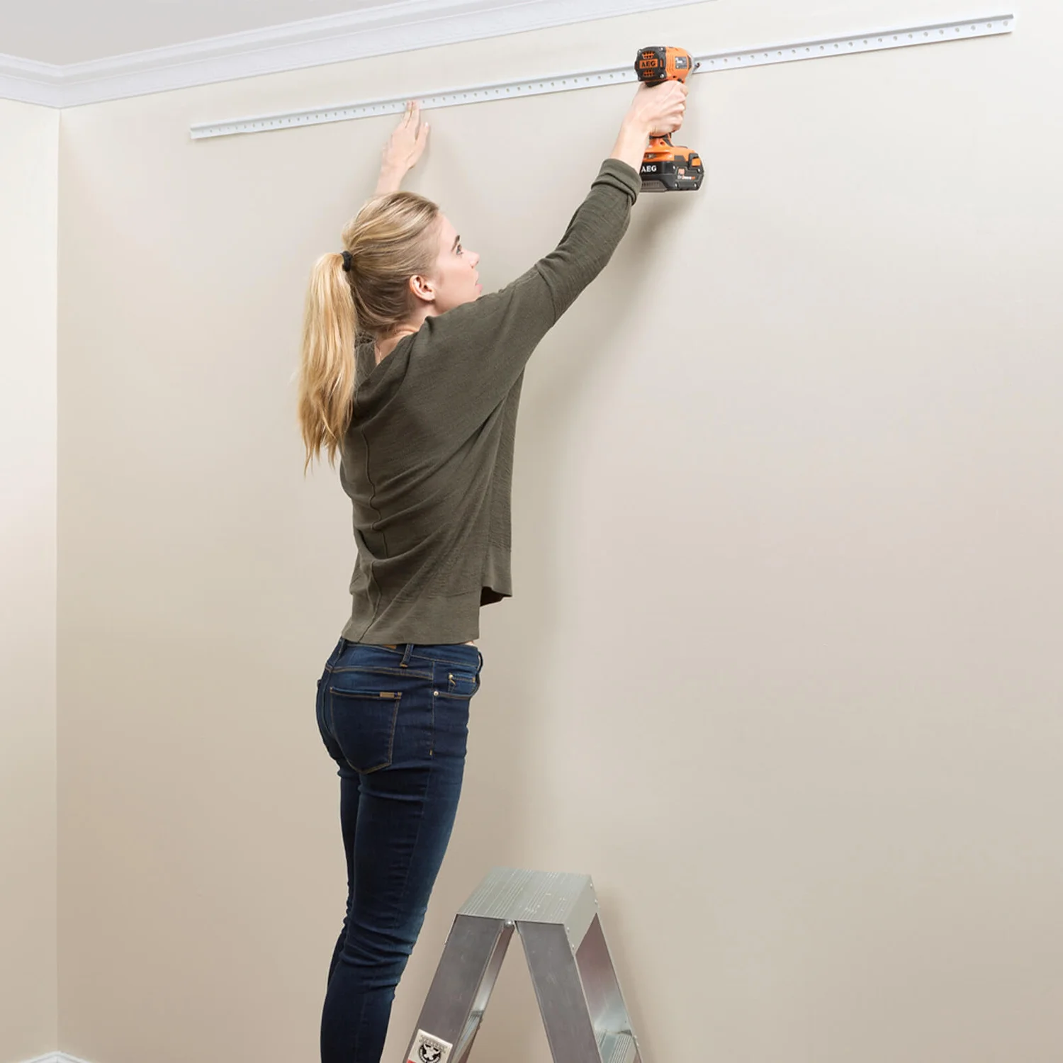 None Hang Track - White - 1219mm 2 None Hang Track - White - 1219mm - Image 2