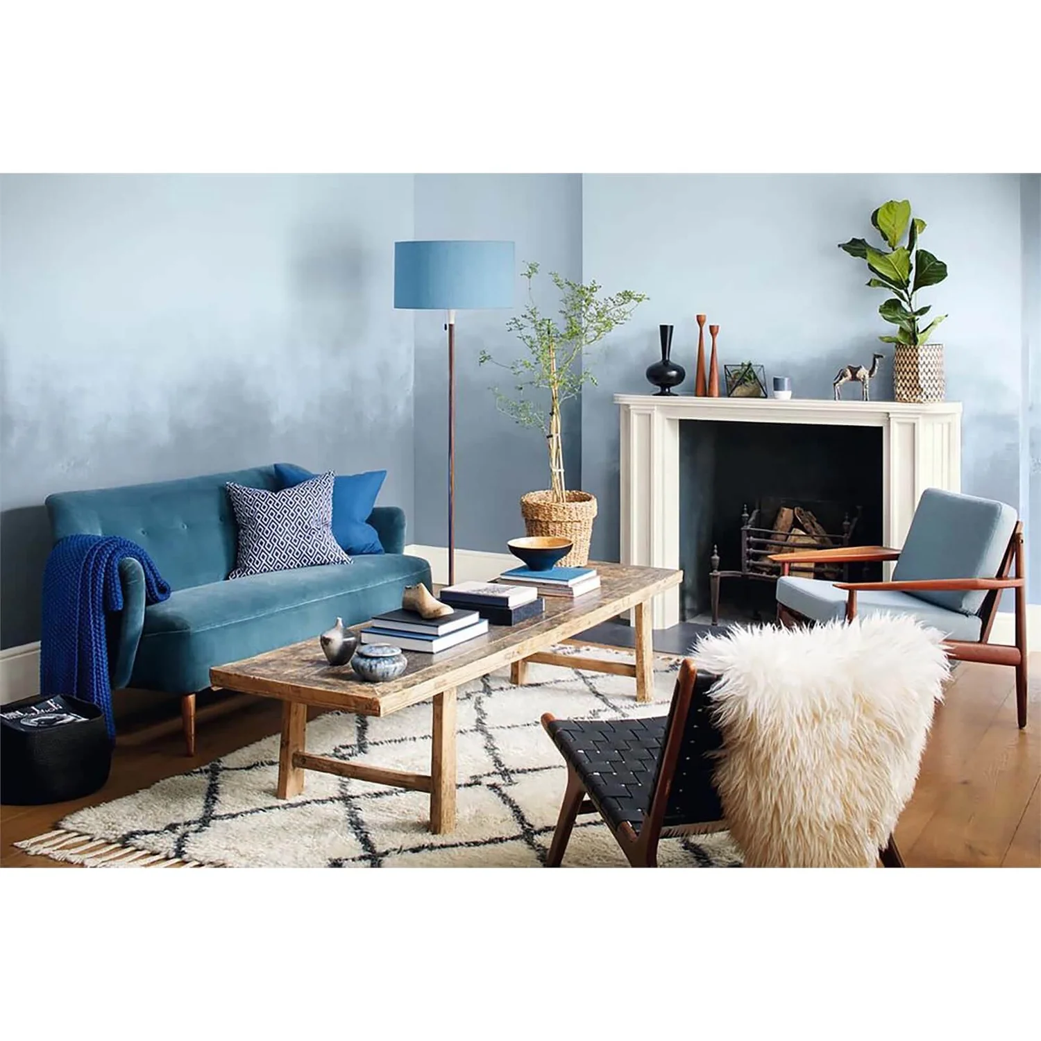 Dulux Easycare Bathroom First Dawn Blue Soft Sheen Paint - 2.5L 2 Dulux Easycare Bathroom First Dawn Blue Soft Sheen Paint - 2.5L - Image 2