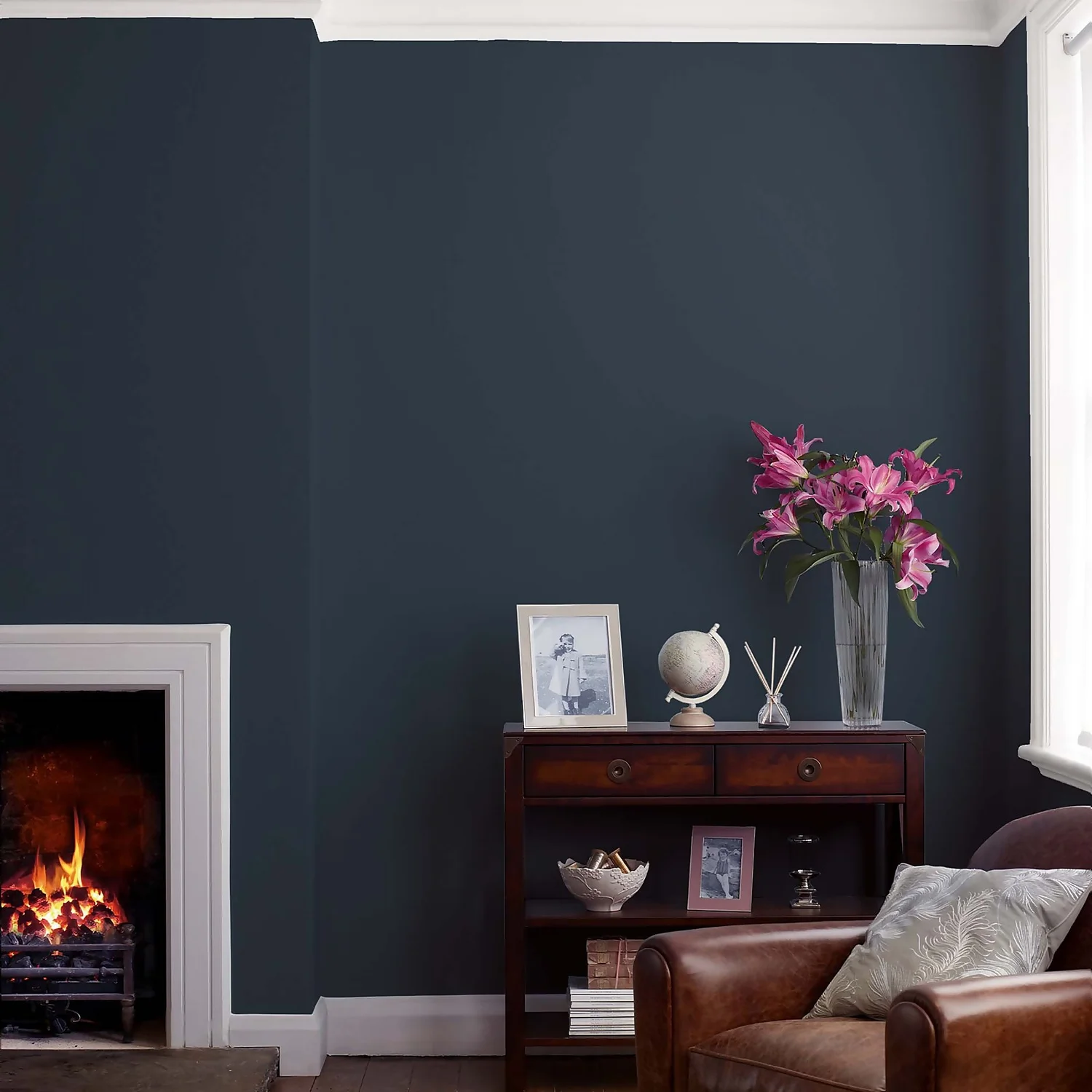Laura Ashley Eggshell Paint Midnight Seaspray - 750ml 2 Laura Ashley Eggshell Paint Midnight Seaspray - 750ml - Image 2