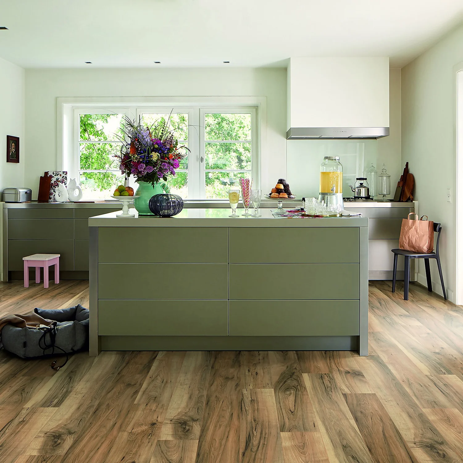 EGGER HOME Brown Perganti Walnut 8mm Aqua+ Laminate Flooring 1 EGGER HOME Brown Perganti Walnut 8mm Aqua+ Laminate Flooring
